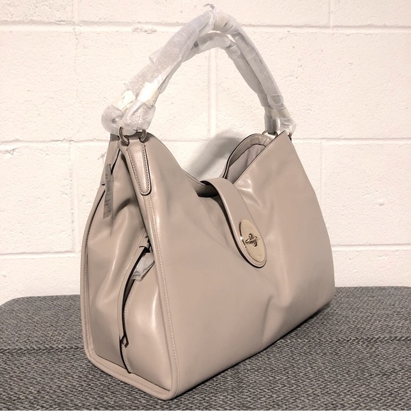 Coach Carlyle Shoulder Bag in Smooth Leather (NWT) - Picture 5 of 8